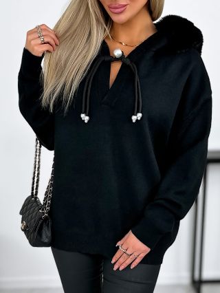 Černý svetr, který spojuje pohodlí a eleganci. ❄️ www.Denshop.cz ✅ Doprava za 45 Kč🚚 Jemný materiál je příjemný na dotek a...